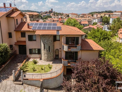 Villa with garden near the city center