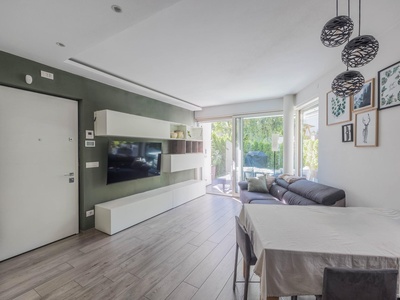 Neuwertige Wohnung mit Garten