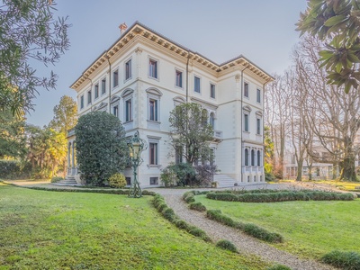 Stately villa with large garden