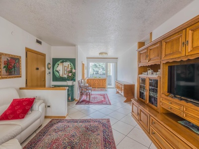 Große Wohnung mit zwei Balkonen