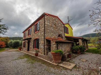 Traditional stone rustico in perfect condition