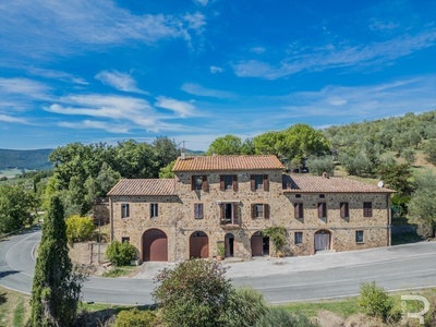 Agriturismo ben curato con ampia proprietà