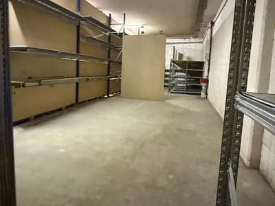 Pratico magazzino in affitto