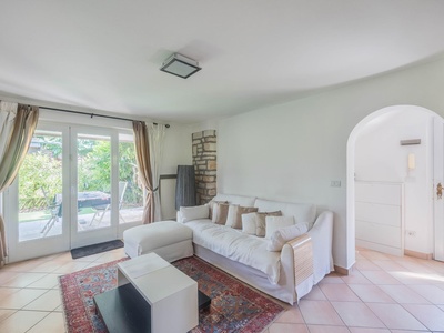 Einzigartiger Wohnung mit Garten in Seenähe