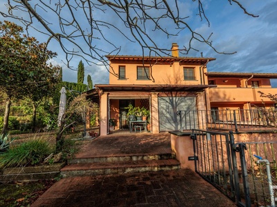 Villa with large private garden and pool