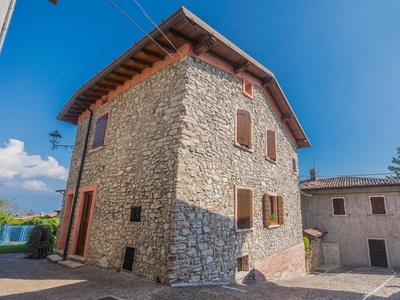 Casa bifamiliare in posizione molto tranquilla