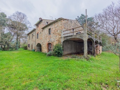 Rustico in need of renovation with 3 hectares of land