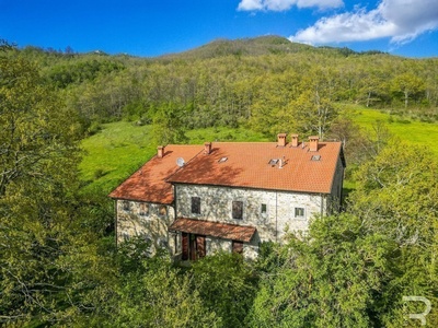 Rustico ben tenuto con splendida vista sulla campagna