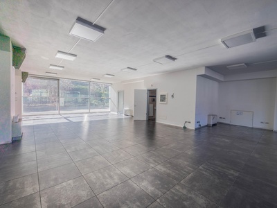 Attractive commercial property with excellent accessibility