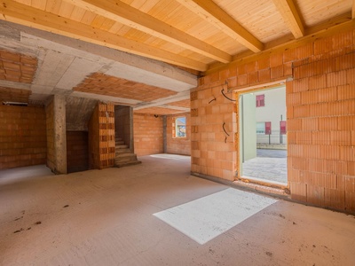 High-quality semi-detached house with lots of privacy
