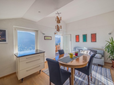 Großzügige Dachgeschosswohnung mit freier Aussicht