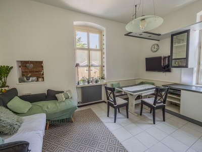 Well-maintained apartment near downtown