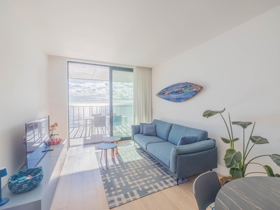 Live where others go on vacation – apartment right by the sea