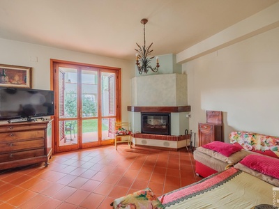 Modern detached house in a quiet location