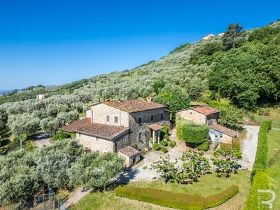 Proprietà ben curata con splendida vista