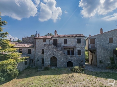 Rustico ben curato con vista sulla campagna