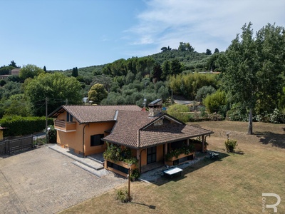 Spacious designer villa in a quiet location