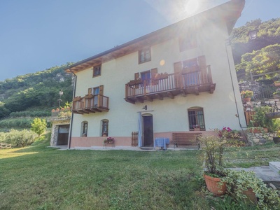 Charmantes Anwesen mit Panoramablick über Brentonico