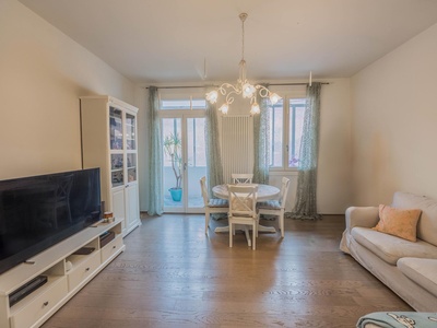 Helle Wohnung mit Terrasse in strategischer Lage