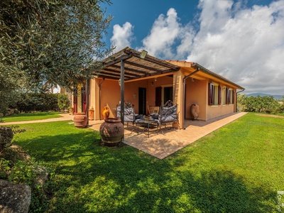 Wunderschöne Villa mit Garten in Meeresnähe