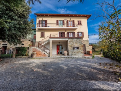 Tuscan rustico in a quiet location
