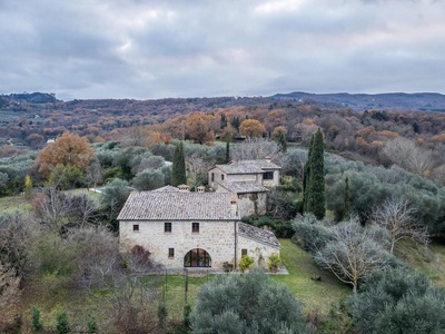 Large agriturismo in a top location