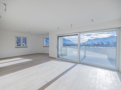 New top-floor apartment with spectacular views