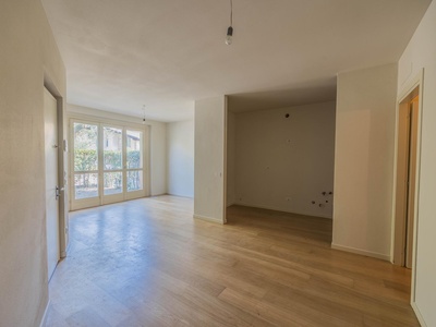 Moderne Wohnung mit Garten