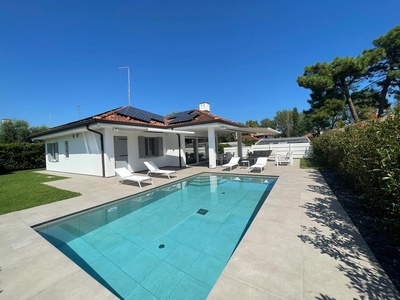 Bellissima villa con piscina ad Albarella