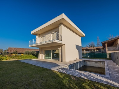 Villa di nuova costruzione con piscina