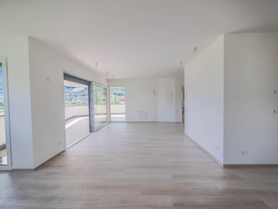 New top floor apartment with spectacular views