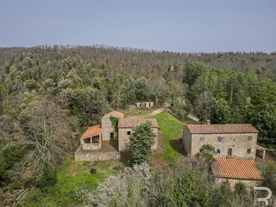 Rustico in posizione isolata