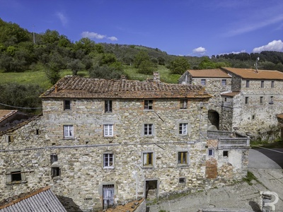 Reiheneckhaus mit Terrasse und Bergblick