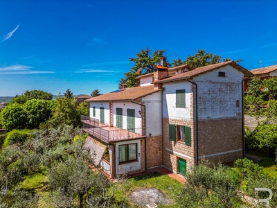 Herrschaftliche Villa mit Blick auf Sinalunga