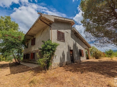 Sanierungsbedürftige Villa in traumhafter Lage von Saturnia