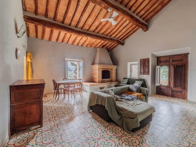 Accogliente attico con giardino