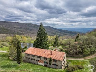 Gepflegter Agriturismo mit 100 Hektar Grund