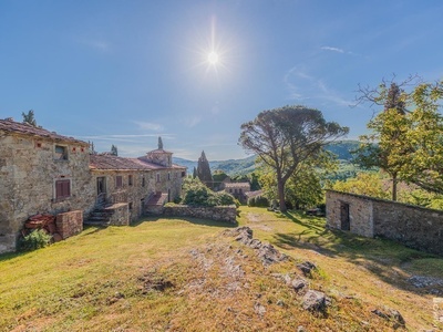 Borgo storico in posizione isolata con vista meravigliosa