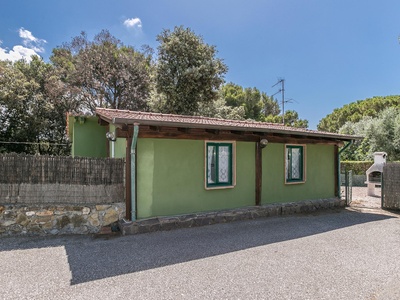 Kleines Einfamilienhaus mit Garten