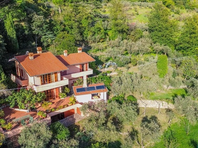 Villa ben curata con vista meravigliosa