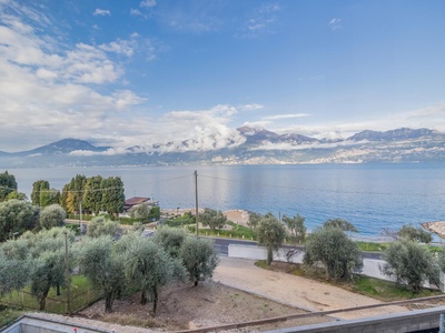 Appartamento di alta qualità con splendida vista sul lago