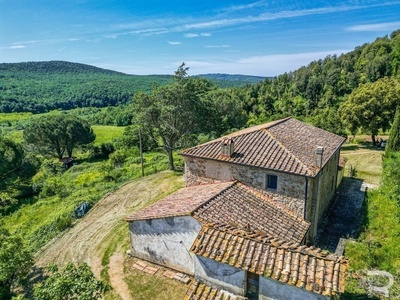 Typical Tuscan farmhouse in a secluded location