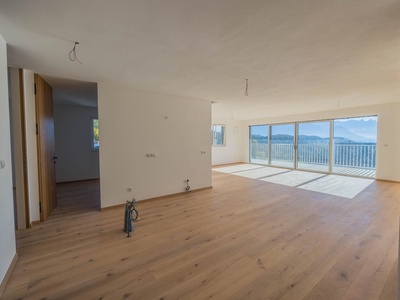New penthouse apartment in a quiet location