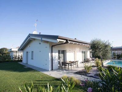 Nuova casa indipendente con giardino