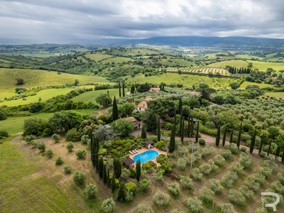 Splendido agriturismo con piscina