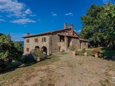 Wunderschöner Casale mit atemberaubender Aussicht über Arezzo