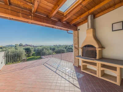 Casa bifamiliare con splendida vista sul lago