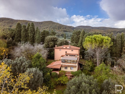 Villa with stunning views over the hills of Livorno
