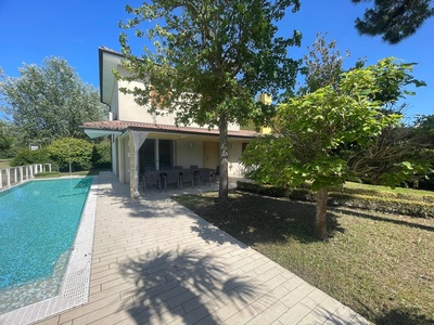 Geräumige Villa mit Meerblick