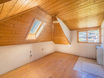 Dachgeschosswohnung mit Ausbaupotenzial